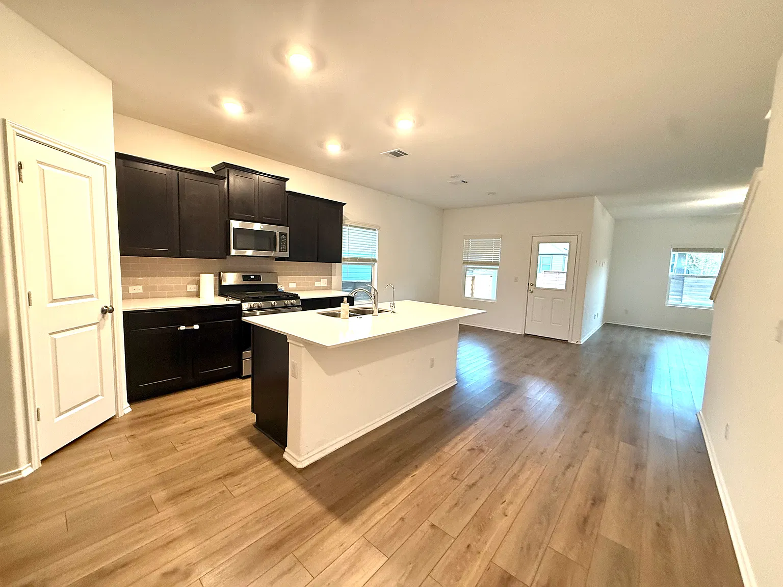 380 Mendoza — Photo 4