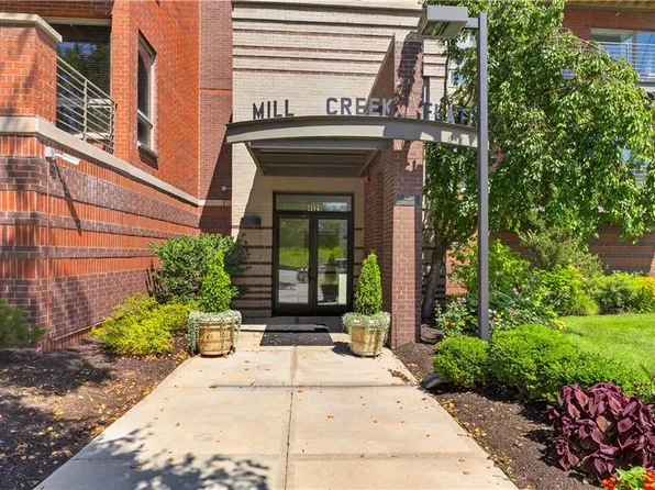 4521 Wornall Rd #213, Kansas City, MO 64112