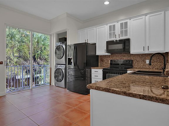 4th image of 2453 NE 14th Street Causeway