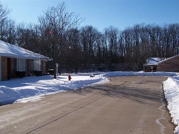 2nd image of 6692 Oakwood Ln