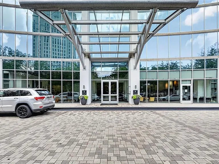3324 Peachtree Rd NE #915 — Photo 32