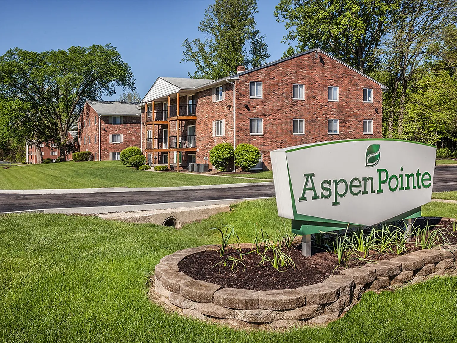 Aspen Pointe Apartments — Photo 1