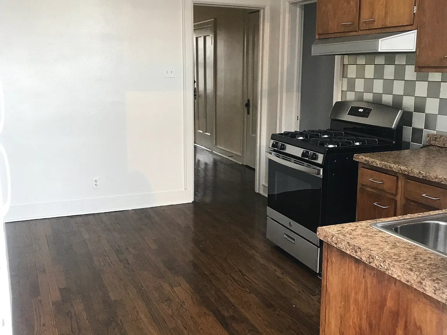 Mason Sherman Apartments — Photo 2