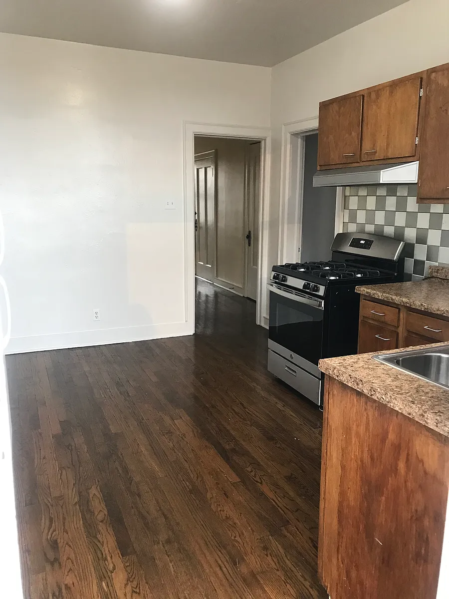 Spacious separate kitchen. - Mason Sherman Apartments