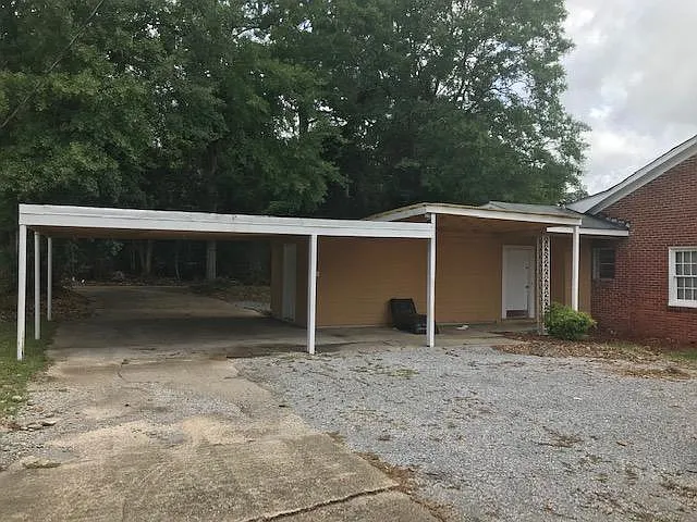 817 Hardy St — Photo 2