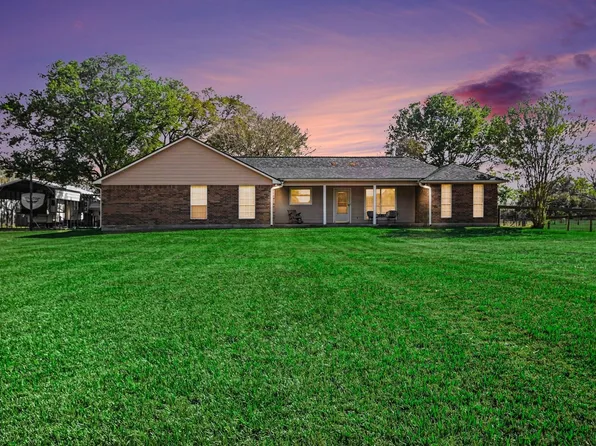 21503 Pecan Bend Rd, Damon, TX 77430