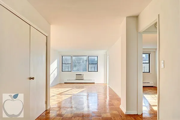 Rented by HOME RESIDENTIAL LLC | media 7