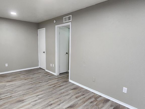 4th image of 1211 Westridge Ave