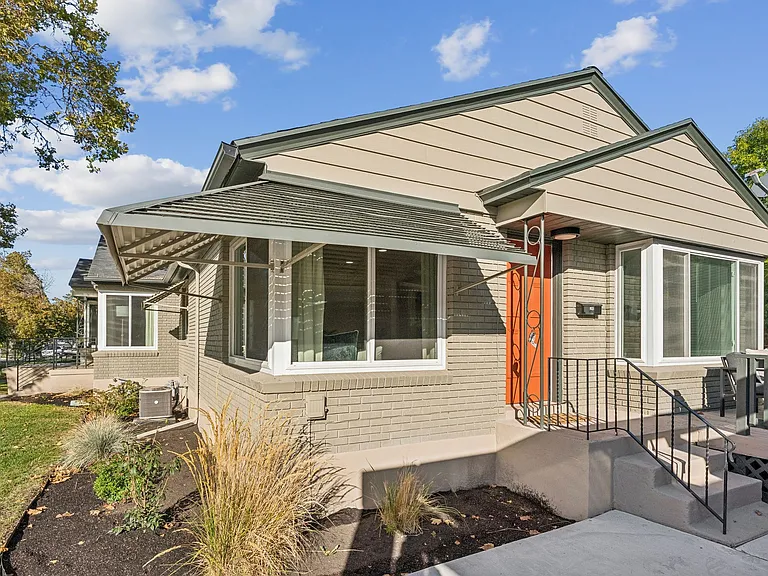 1023 E Millbert Ave — Photo 2