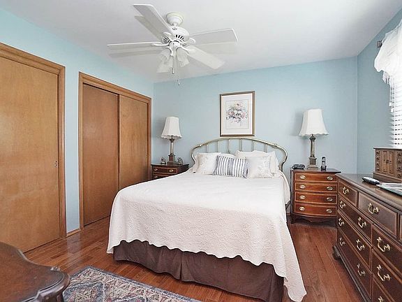 5th image of 26 Fox Hunt Ct