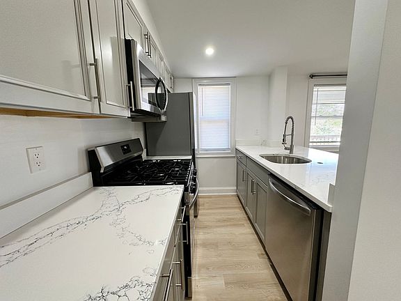 2nd image of 55 Huron St Floor 2