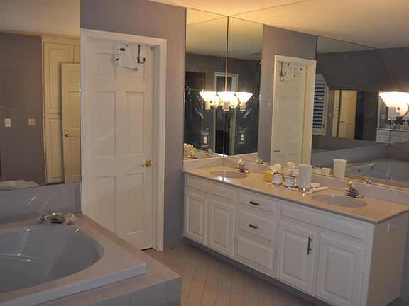4th image of 1706 N 129th Avenue Cir