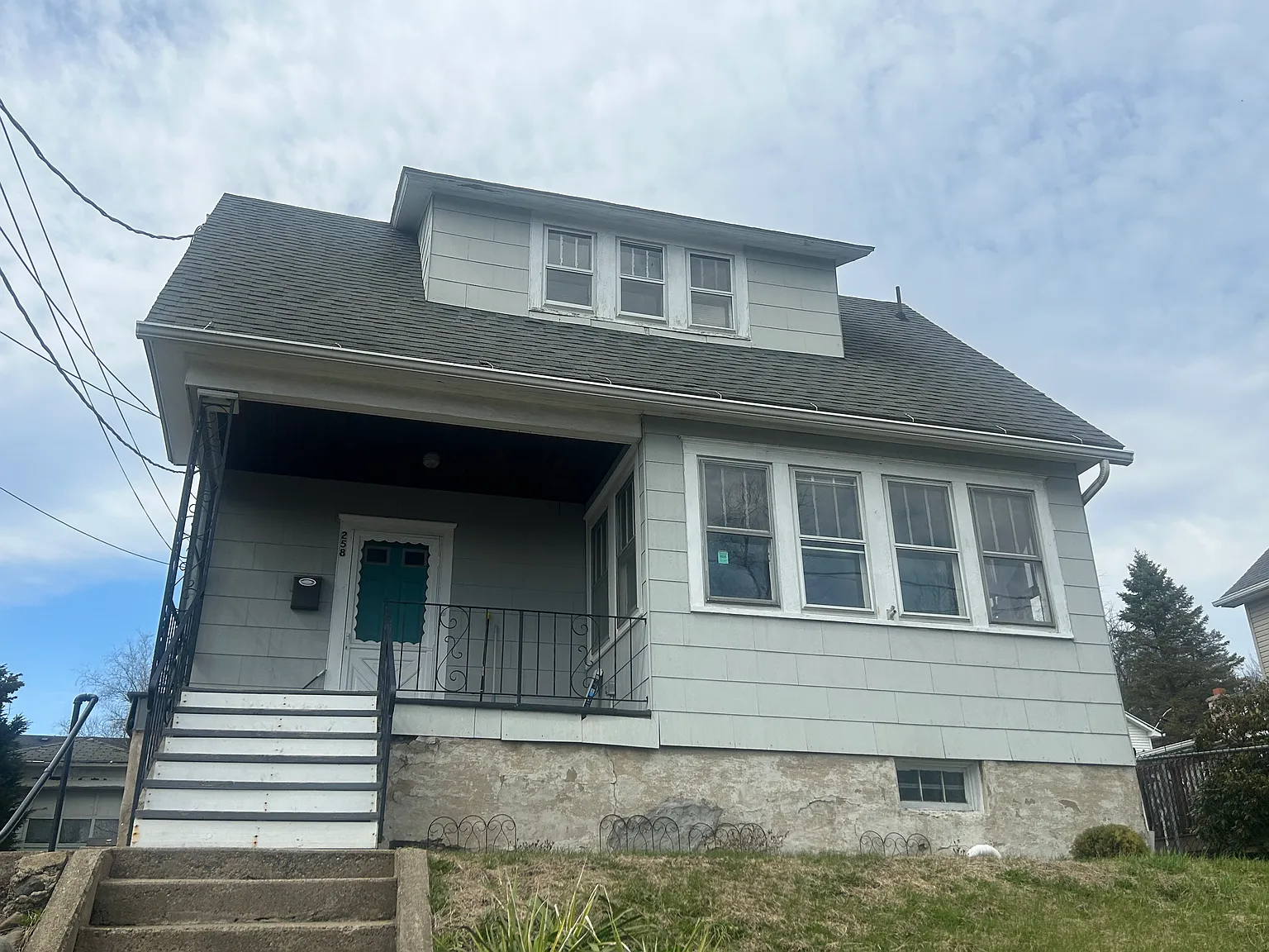 258 Buttonwood St photo 1