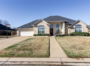 4904 Park Land Dr, Bryan, TX 77802
