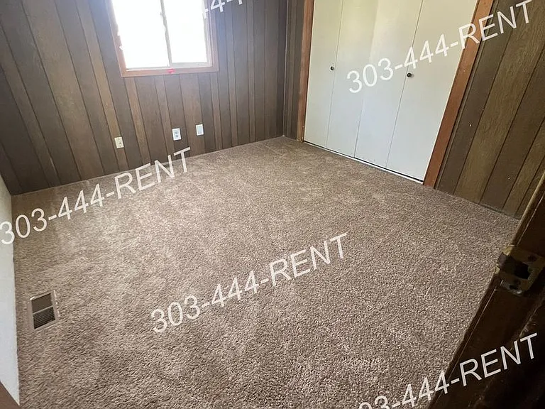 204 Oak St — Photo 3