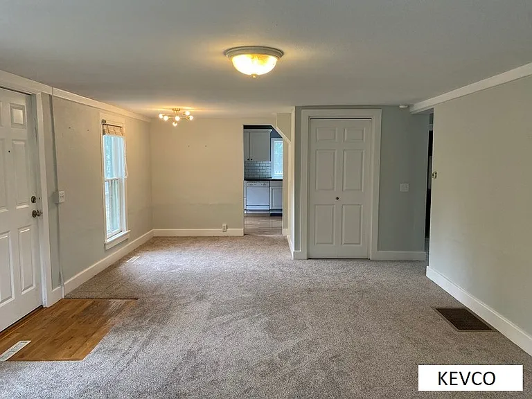 601 E Myrtle St — Photo 3