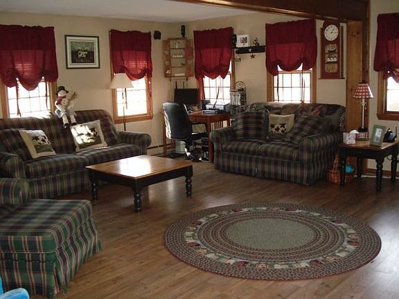 Huge Versatile Family Room