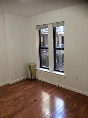 Rented by Moses Stoller, LREB | media 4