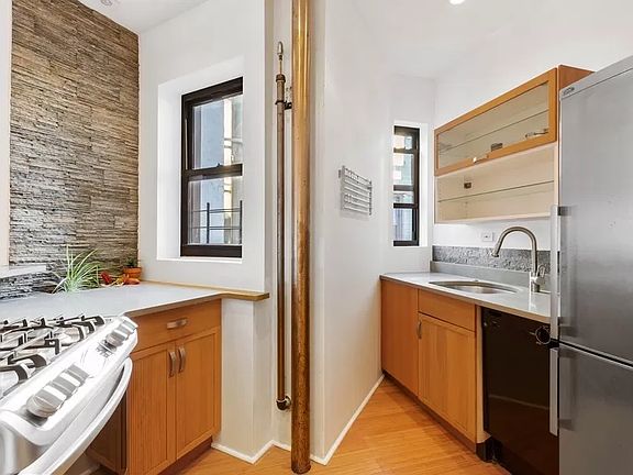 2nd image of 3692 Broadway APT 62