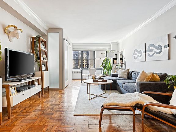 3rd image of 301 E 48th St APT 9L