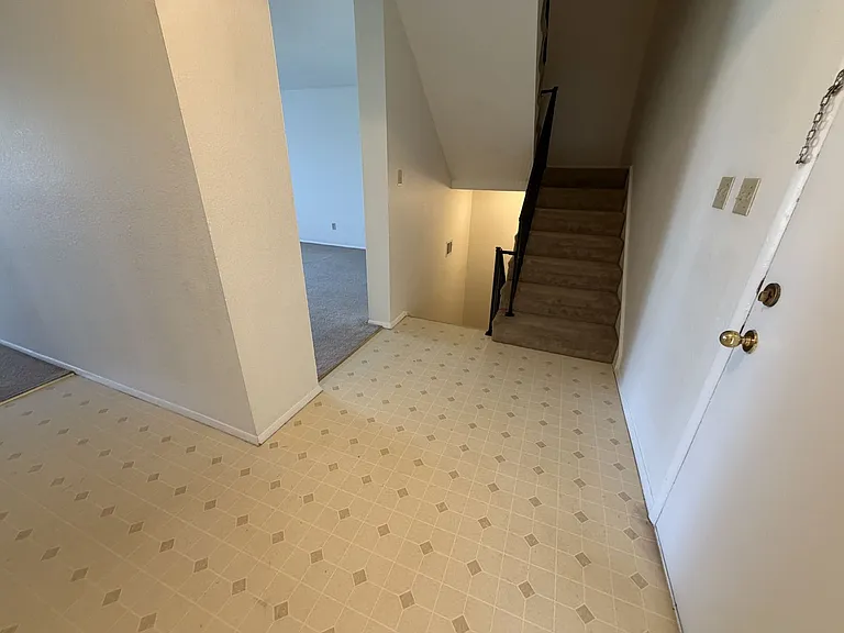 829 Southwest Blvd #I — Photo 3