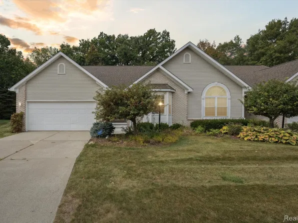 5128 Sandalwood Cir, Grand Blanc, MI 48439