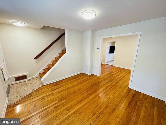 4th image of 523 N Columbus St