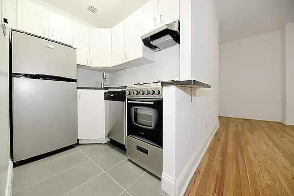 Rented by Buchbinder & Warren | media 18