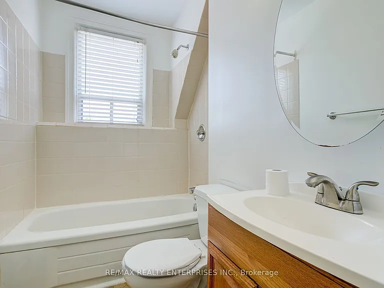488 Logan Ave — Photo 11