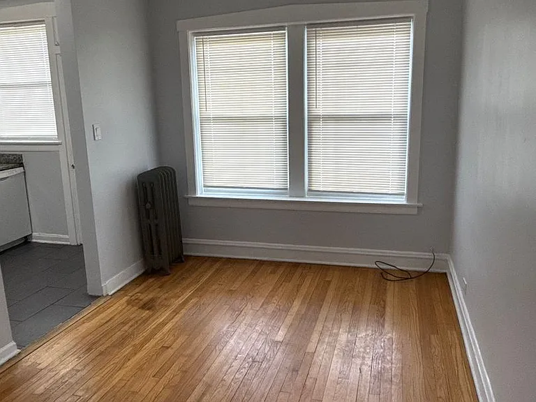 SPACIOUS 2 BEDROOM APARTMENTS AVAILABLE — Photo 82
