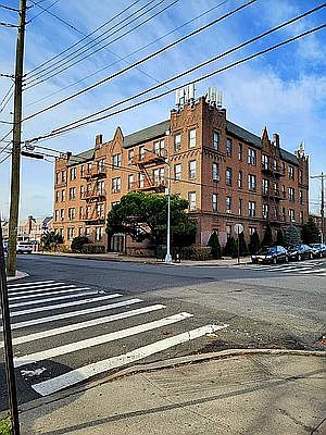 2nd image of 3401 Parsons Blvd #1F
