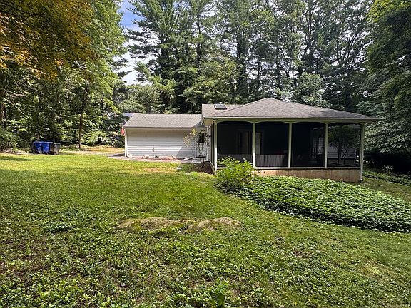 4th image of 8 Midwood Rd