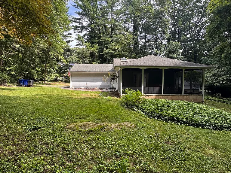 8 Midwood Rd — Photo 4
