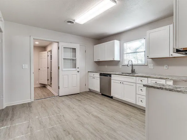 1114 S 7th Ave, Denison, TX 75021