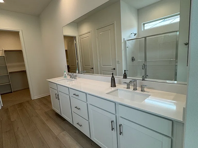 Large dual sinks with space to put in your vanity