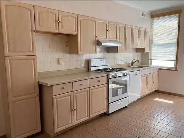 6020 Broadway image 26 of 34