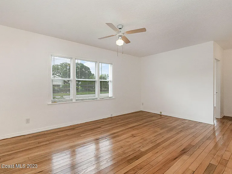533 E Lincoln Ave — Photo 9