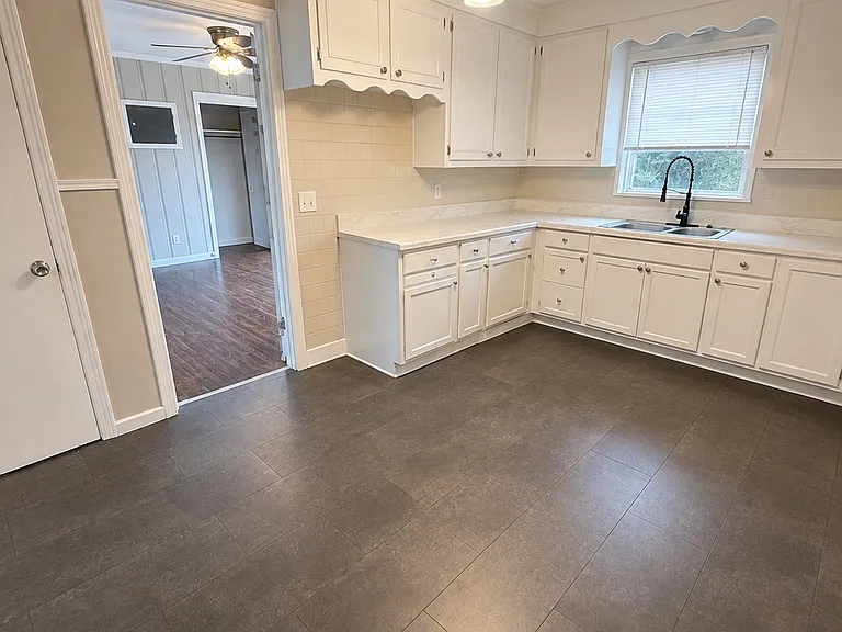 5555 Wayneland Dr — Photo 4