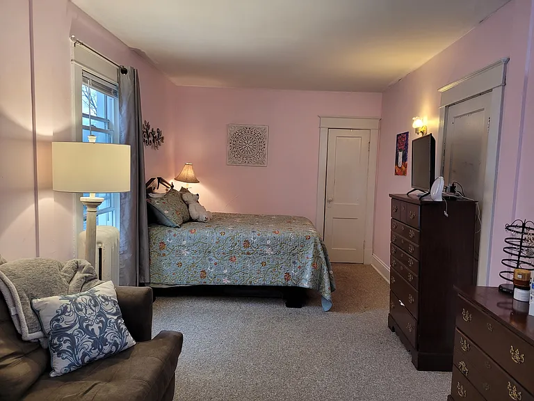 823 Hampton Ave #1 — Photo 5