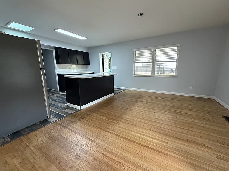 834 S Woodward Ave — Photo 16