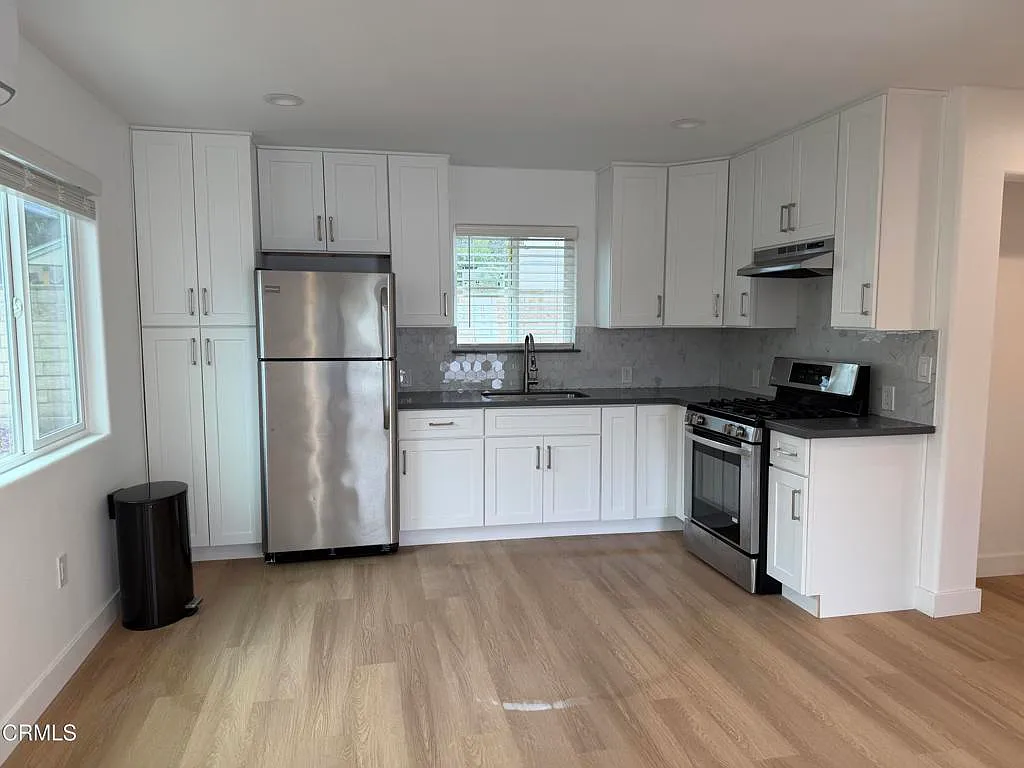2 bed, 2.0 bath, 749 sqft, $3,000 — Photo 3
