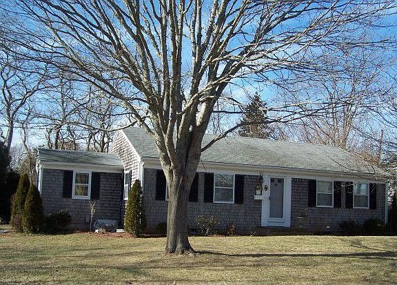 Just 4/10 mile to Town!