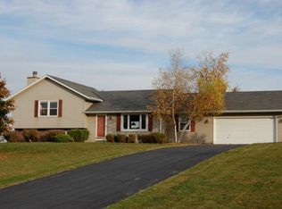 107 Daniel Dr, North Prairie, WI 53153