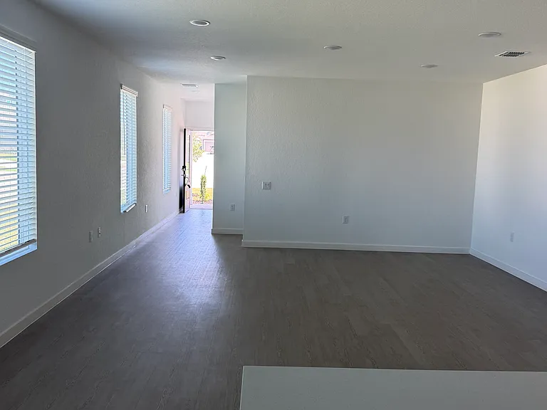 1446 Leticia Gln — Photo 16