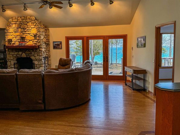 2072 S Lake Michigan Dr, Sturgeon Bay, WI 54235