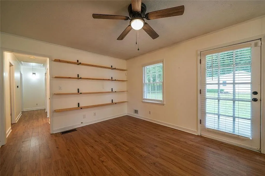 3 bed, 2.0 bath, 1835 sqft, $2,000 — Photo 3