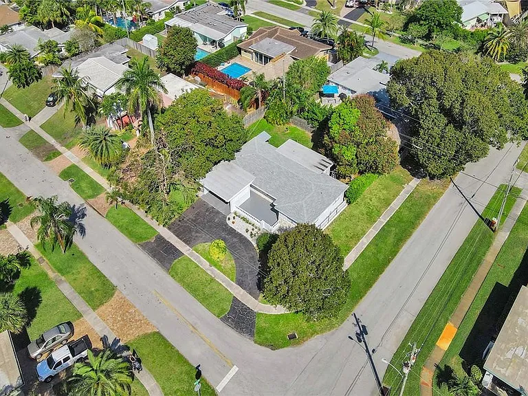 1013 SE 14th Ct — Photo 9