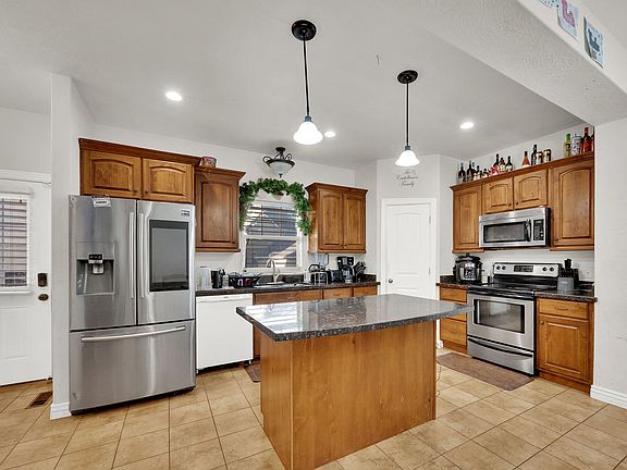 4th image of 2026 W Crescent Way