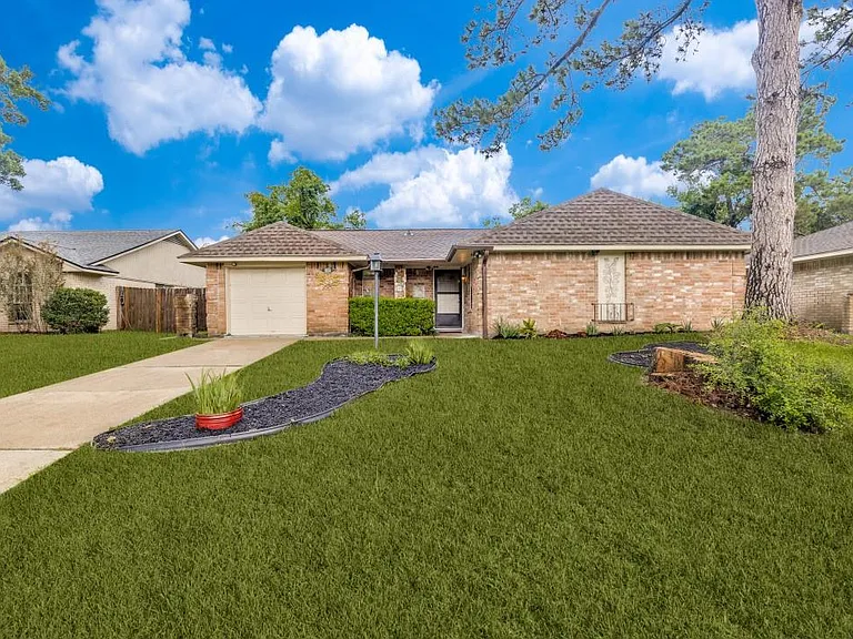 2623 Foliage Green Ln — Photo 1