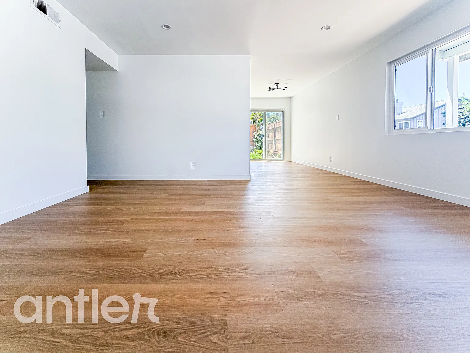 2 bed, 1000 sqft, $3,595 — Photo 3